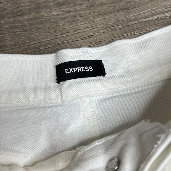 Express Women’s Shortie Mid-Rise White Convertible Hem Jean Shorts Sz 0 - Picture 3 of 10
